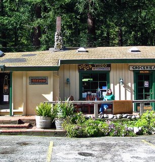 Fernwood Store; CC Neven Mrgan